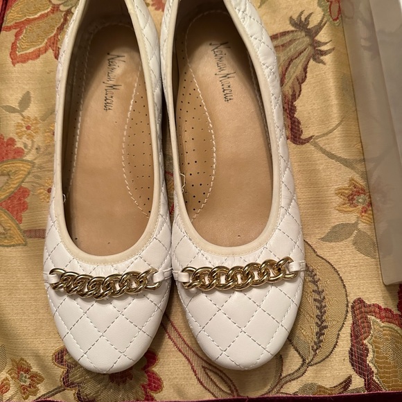 Neiman Markus 10 flats - Picture 2 of 4